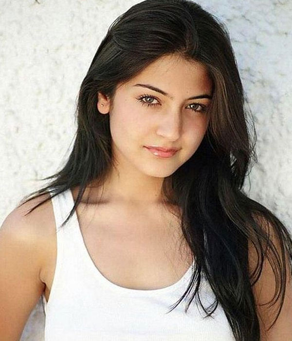 Anushka Sharma Young Age Picture