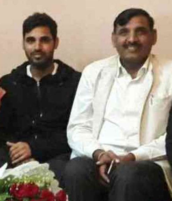 Bhuvneshwar Kumar With his Father Picture