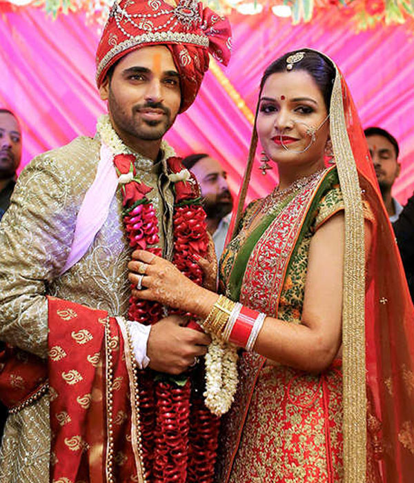 Bhuvneshwar Kumar With his Wife Picture