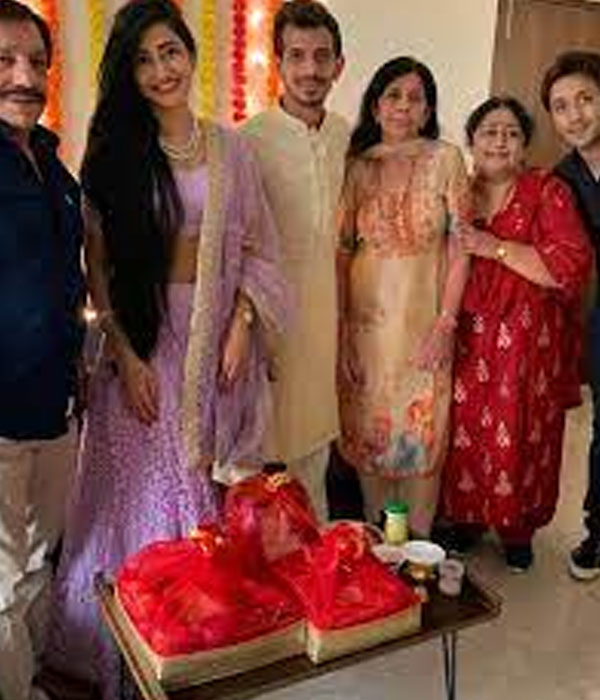 Dhanashree Verma With her Family Picture