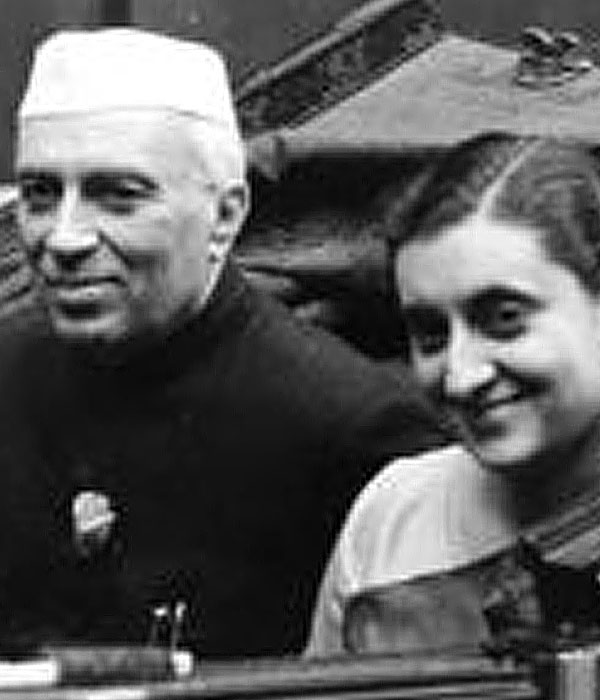 Jawaharlal Nehru With his Children Picture