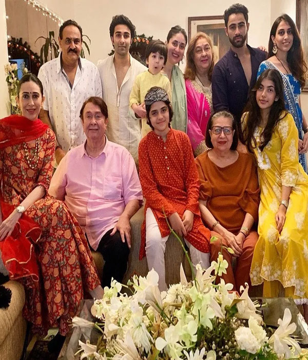 Karishma Kapoor With her Family Picture