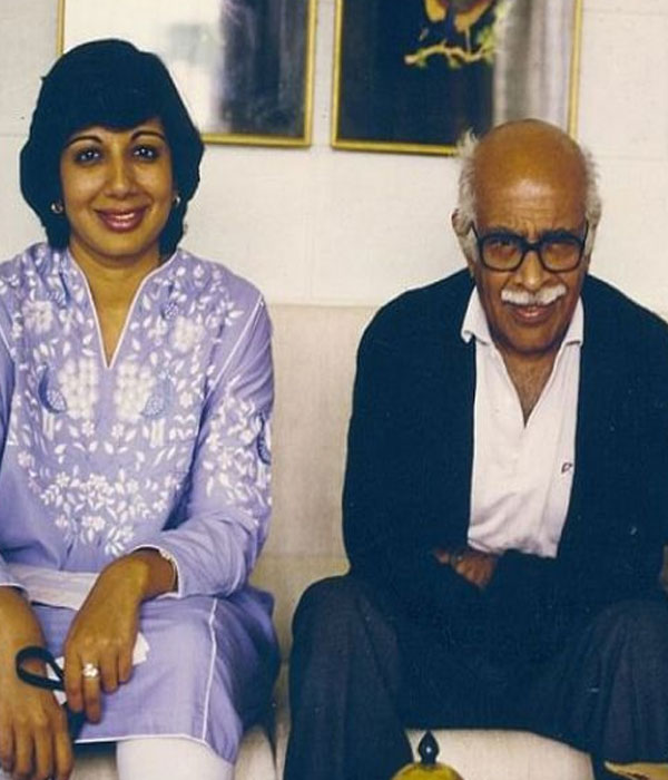 Kiran Mazumdar With her Father Picture