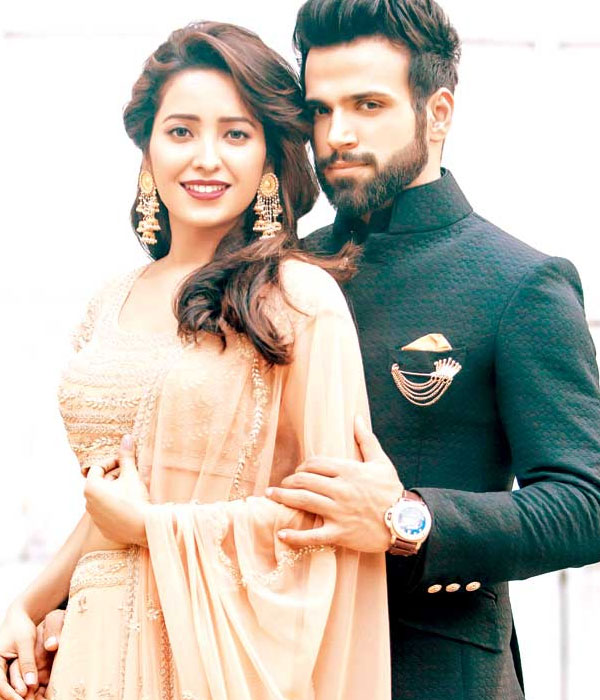 Rithvik Dhanjani With his Girlfriend Picture