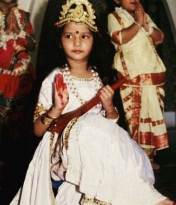 Samridhi Shukla Childhood Picture
