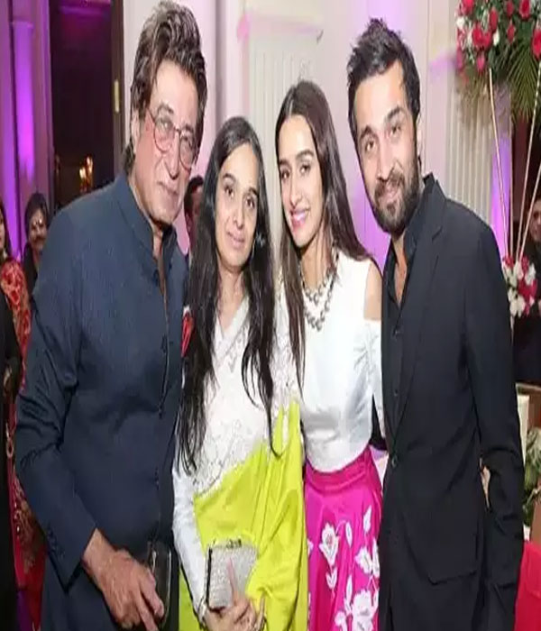 Shraddha Kapoor With her Family Picture