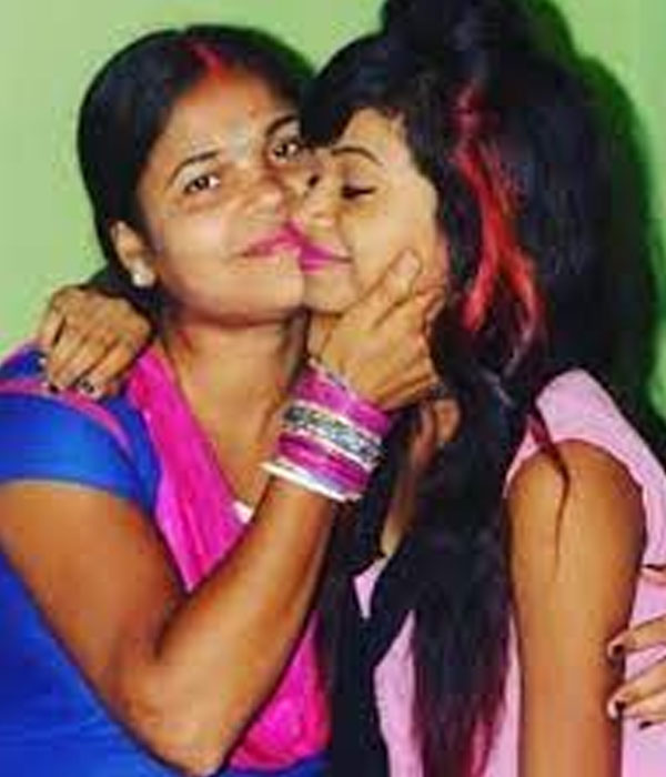 Sona Dey With her Mother Picture