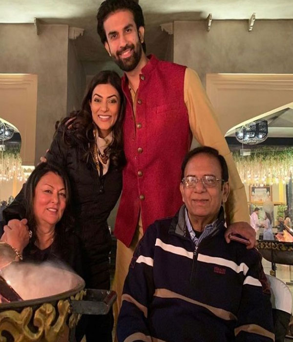 Sushmita Sen With her Family Pictures