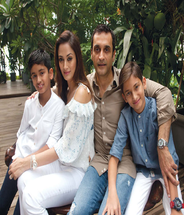 Vikas Oberoi With his Family Picture