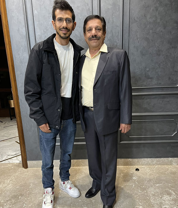 Yuzvendra Singh Chahal With his Father Picture