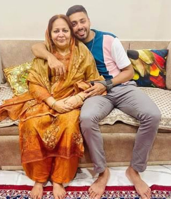 Avesh Khan (Cricketer) With his Mother Picture