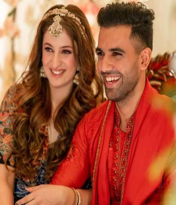 Deepak Chahar (Cricketer) With his Wife Picture