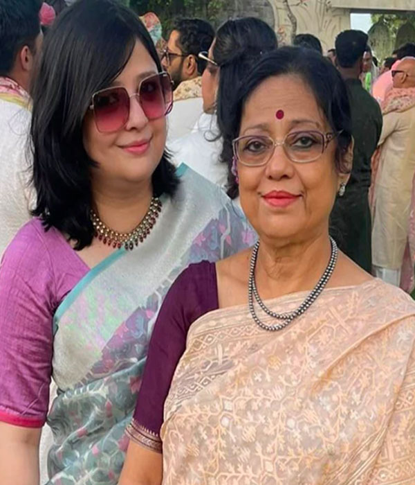 Piya Chakraborty With her Mother Picture