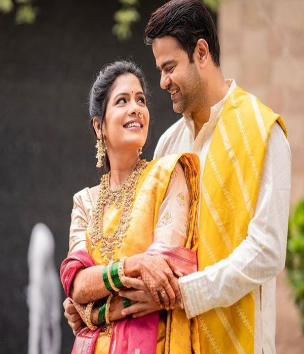 Piyush Vibhas Ranade With his Wife Picture