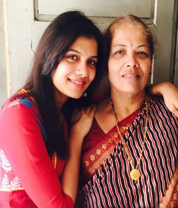 Suruchi Adarkar With her Mother Picture